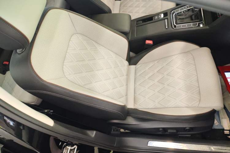 Used Volkswagen Magotan 2023 2 Million Units Commemorative Edition 330TSI DSG Luxury Version
