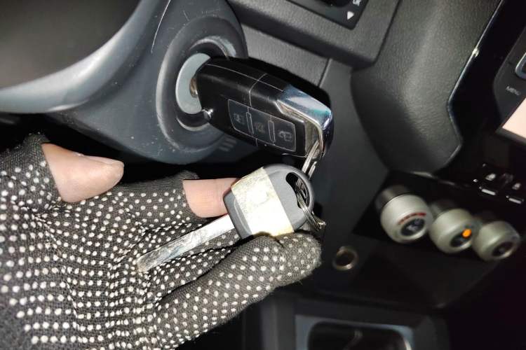 Used  BJ40 2016 40L 2.0T Manual Two-Wheel Drive Luxury Edition
