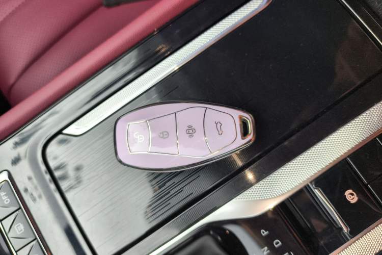 Used Hongqi H5 2024 1.5T DCT Smart Connect Flagship Edition
