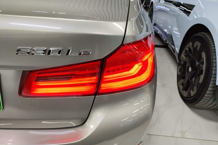 Used BMW 5 Series New Energy 2019 530Le Luxury Package
