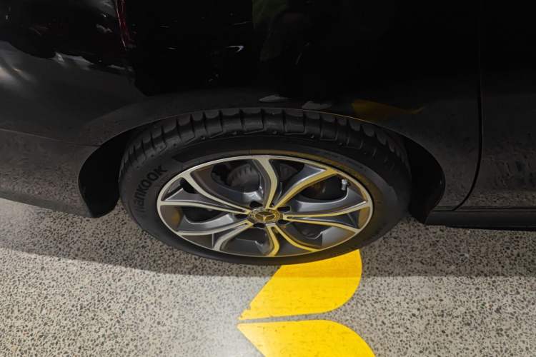 Used Mercedes-Benz E-Class 2021 Restyled E 300 L Sporty and Stylish Edition
