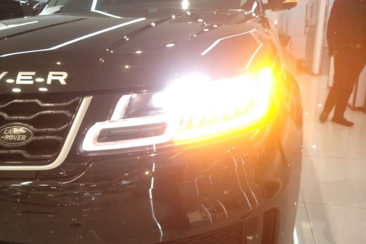 Used Land Rover Range Rover Sport 2020 3.0 L6 SE
