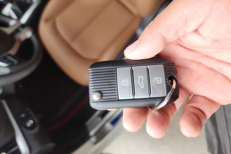 Used Roewe i6 2019 PLUS 1.6L Manual 4G Connected Deluxe Top-Tier Version