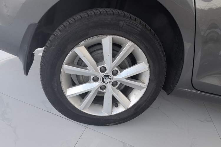 Used Skoda Rapid 2015 1.6L Manual Smart Selection Model
