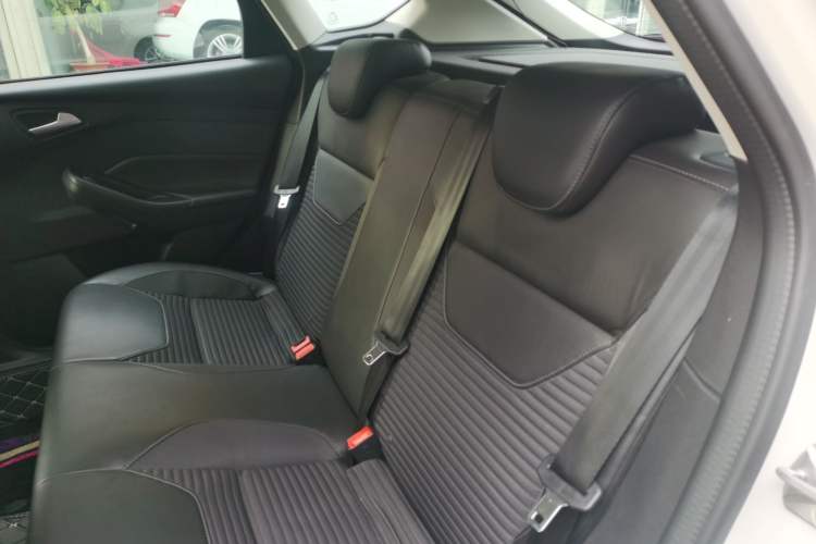 Used Ford Focus 2015 Hatchback 1.6L Automatic Fashion Edition
