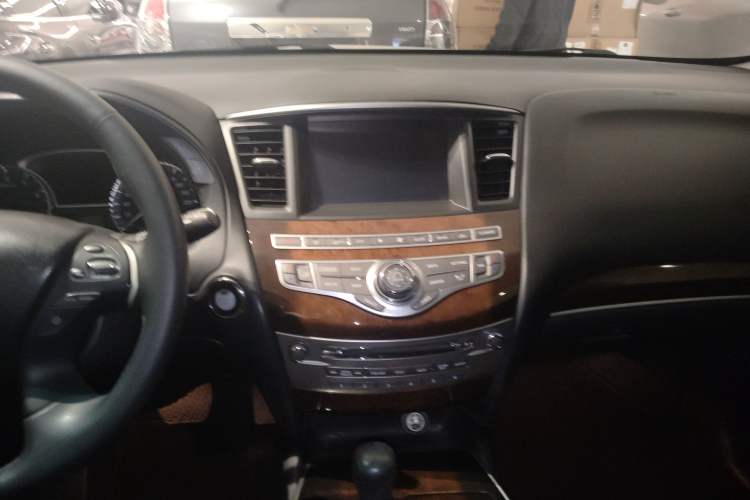 Used Infiniti QX60 2014 2.5 S/C Hybrid All-Wheel-Drive Versatile Edition
