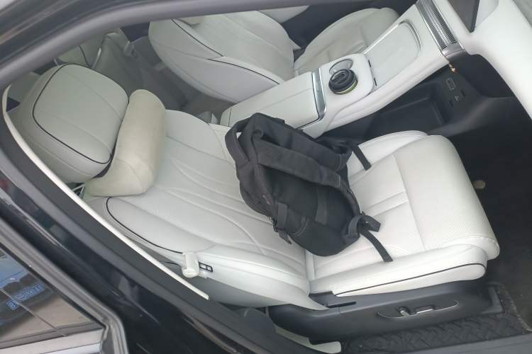 Used XPeng X9 2024 702 Ultra-Long Range Pro
