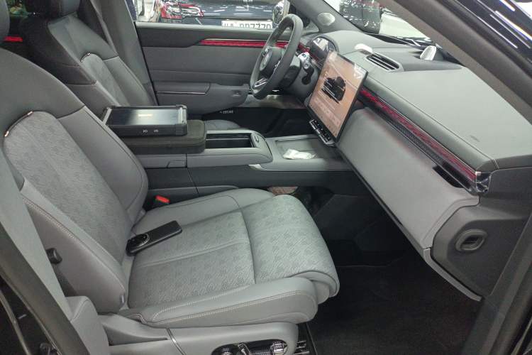 Used Zeekr 7X 2025 100 kWh Long-Range Rear-Wheel Drive with Intelligent Driving Features
