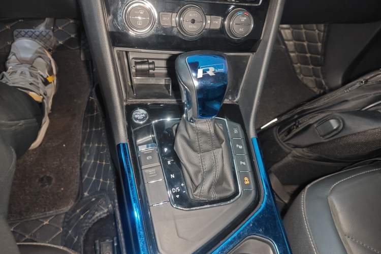 Used Volkswagen Tiguan L 2020 330TSI Automatic Two-Wheel Drive Smart Luxury Edition China VI Standard
