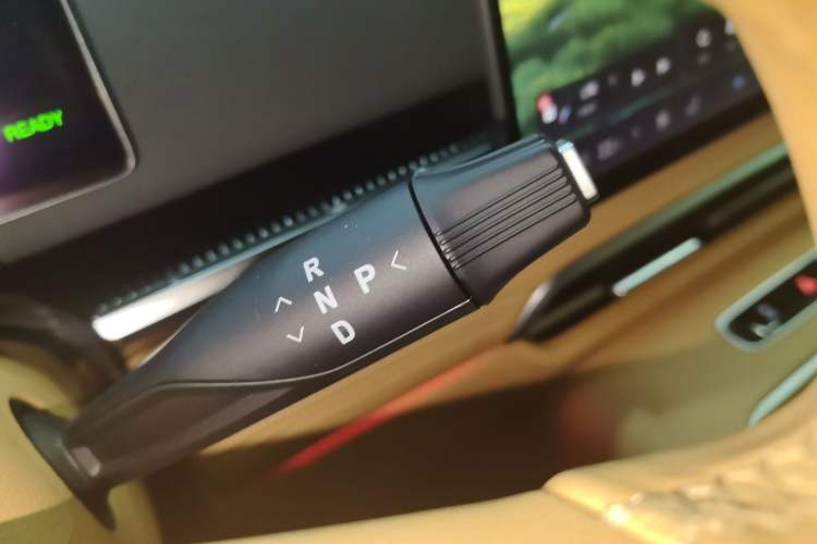 Used VOYAH Dream 2025 PHEV Four-Wheel-Drive Flagship Kunpeng Edition
