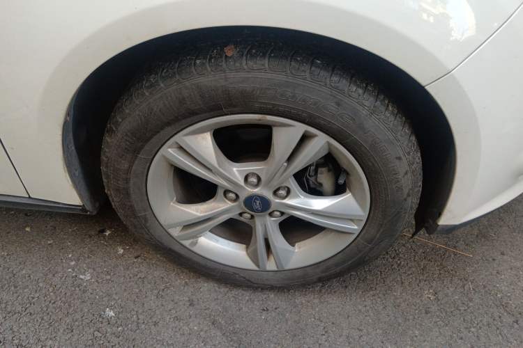 Used Ford Focus 2012 Sedan 1.6L Automatic Fashion Edition
