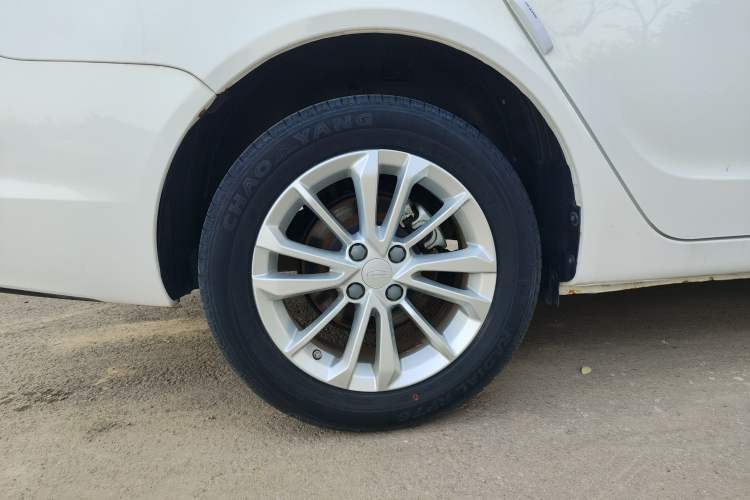 Used Geely Auto Vision 2019 Upgraded Model 1.5L Manual Luxury Version China VI Standard
