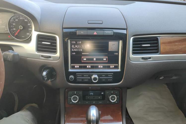 Used Volkswagen Touareg 2015 3.0 TSI Comfort Model
