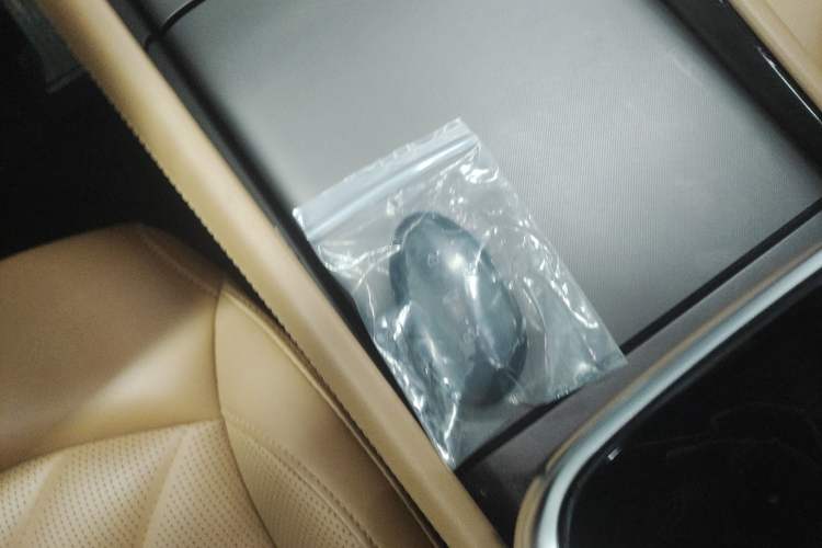 Used  R7 2023 Rear-Drive Screen King Pro Edition
