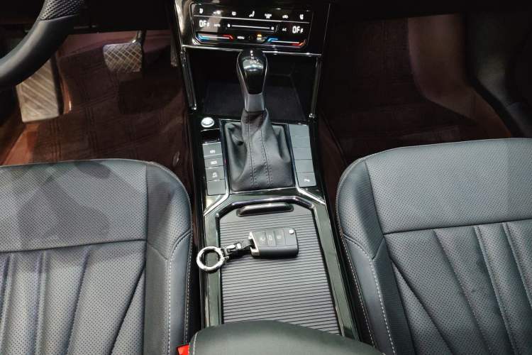 Used Volkswagen Passat 2025 Premium Version 380TSI Dragon Edition
