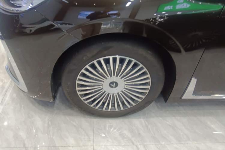 Used VOYAH Dream 2025 PHEV Four-Wheel-Drive Flagship Kunpeng Edition
