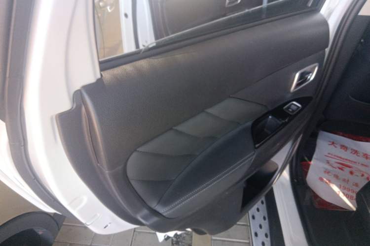 Used Mitsubishi Outlander 2019 2.0L Two-Wheel Drive Comfort Edition 5 Seats China VI Standard
