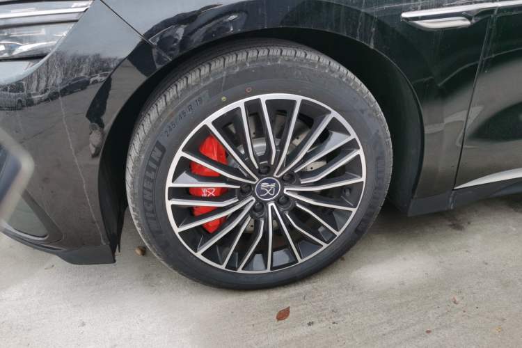 Used BYD Han 2024 EV Glory Edition 715KM Front-Wheel-Drive Flagship Model