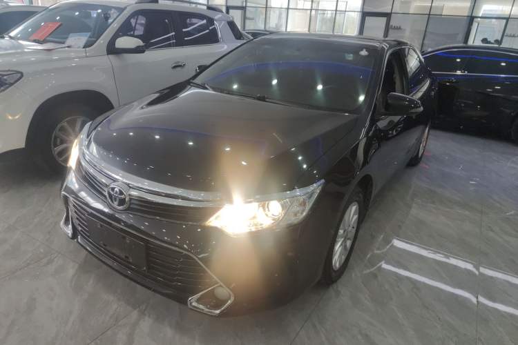 Used Toyota Camry 2016 2.0G 10th Anniversary Leading Edition
