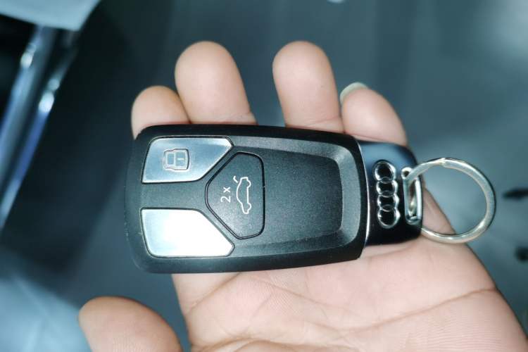 Used Audi Q5L 2022 40T Fashionable and Dynamic Model
