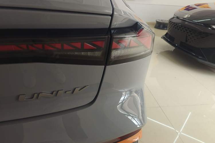 Used Changan UNI-V 2024 1.5T Prestige Sport Edition
