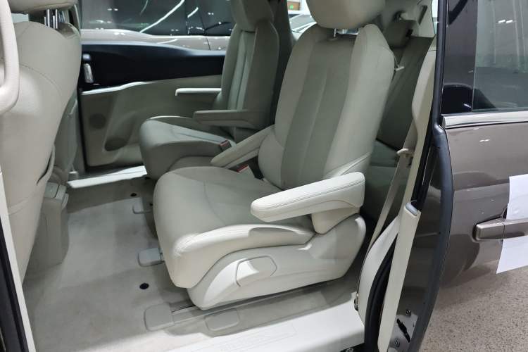 Used Buick GL8 2023 Land Executive Class Comfort Model
