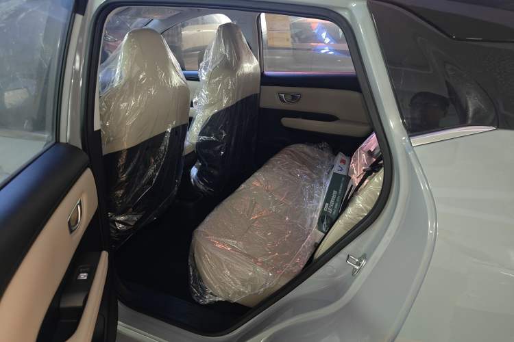 Used Wuling Bingo PLUS 2024 330 km Range Five-Seater Version
