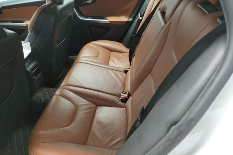 Used Volvo V60 2015 T5 Zhiya Edition
