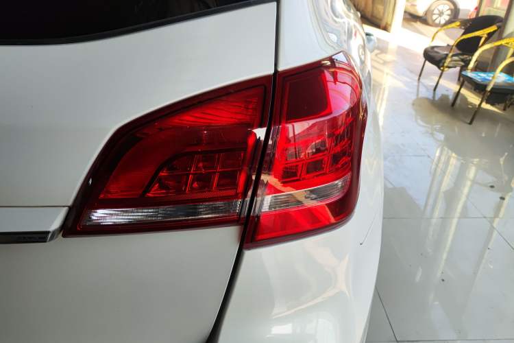 Used Haval H2 2018 Chuanxiang Edition 1.5T Dual-Clutch Two-Wheel Drive Fashion Model China V Standard
