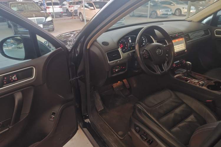 Used Volkswagen Touareg 2011 3.0 TSI Standard Version
