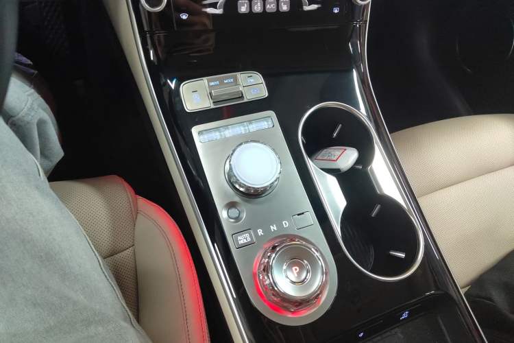 Used Genesis GV70 2025 2.5T Two-Wheel-Drive Luxury Edition
