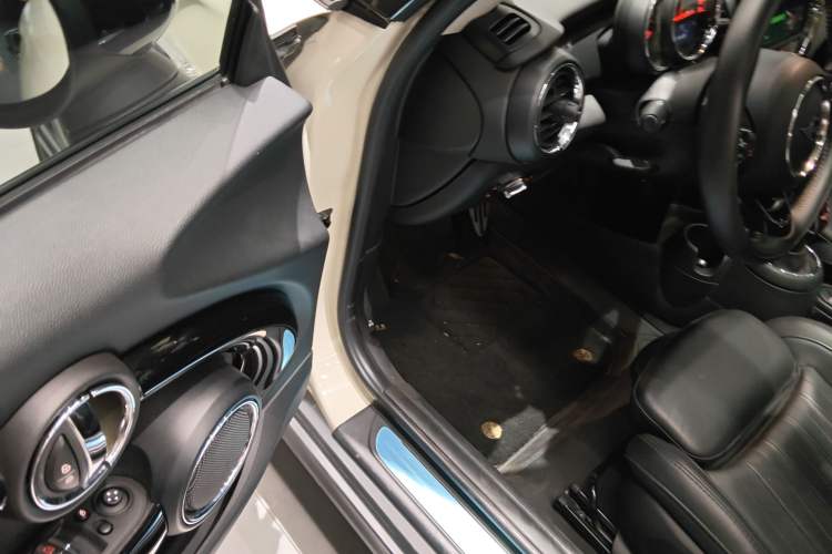 Used  MINI 2019 2.0T COOPER S Artist