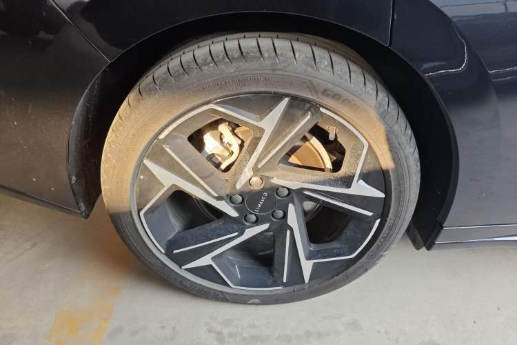 Used Lynk & Co 07 2024 EM-P 126 Long-Range Halo
