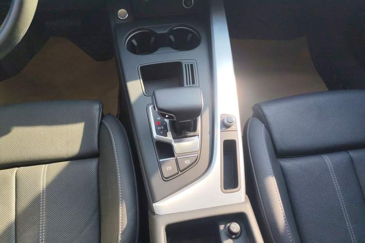Used Audi A4L 2020 40 TFSI Luxury Dynamic Model
