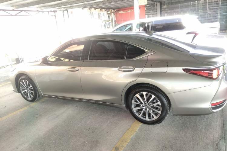 Used Lexus ES 2023 200 Excellence Edition
