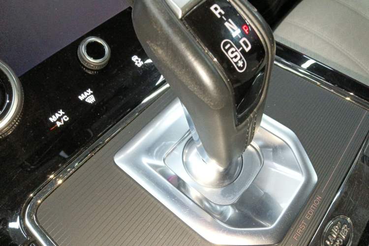 Used Land Rover Range Rover Evoque 2021 Range Rover Velar L 249PS R-Dynamic First Edition