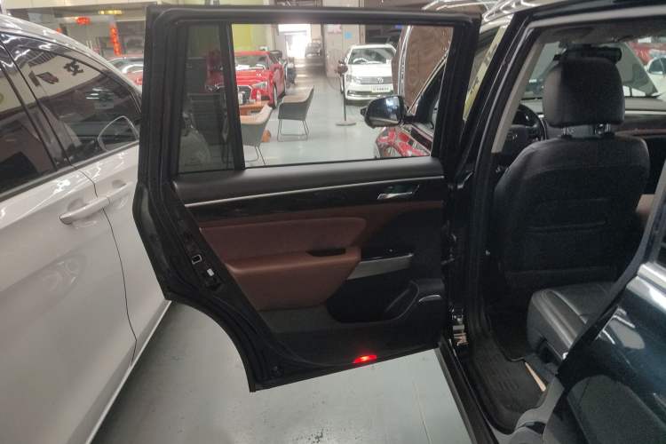 Used GAC Trumpchi GS8 2017 320T Two-Wheel Drive Luxury Smart Connectivity Version (7 Seats)
