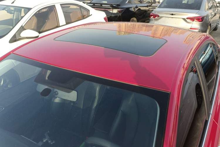 Used Roewe i5 2020 1.5L Automatic 4G Connect Luxury Flagship Edition
