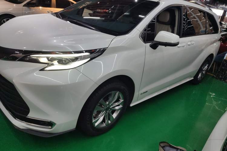 Used Toyota Sienna 2023 2.5L Hybrid Comfort Edition
