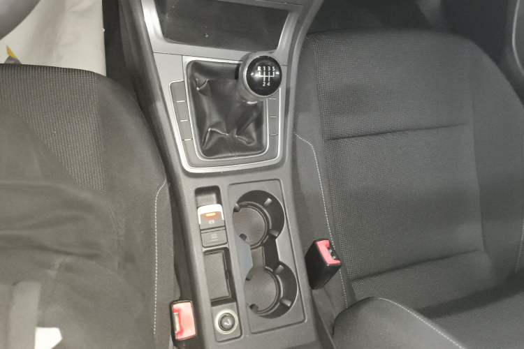 Used Volkswagen Golf 2016 1.6L Manual Fashion Edition
