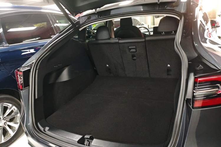 Used Tesla Model Y 2021 Long-Range All-Wheel-Drive Version
