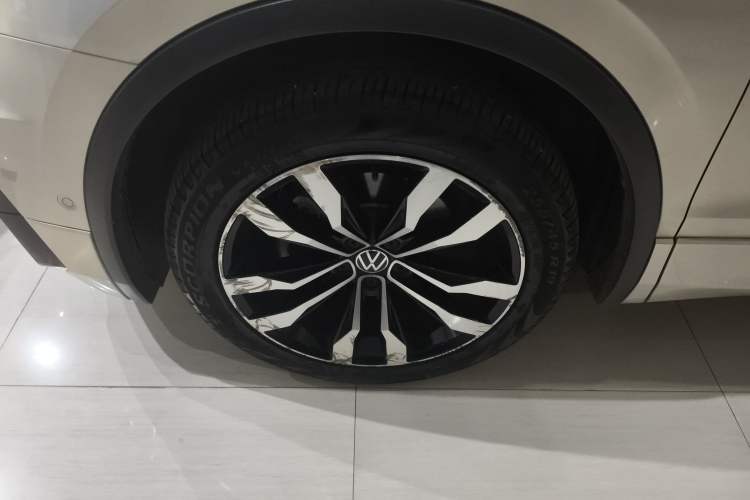 Used Volkswagen Tiguan L 2021 330TSI Automatic Two-Wheel Drive R-Line Flagship Edition
