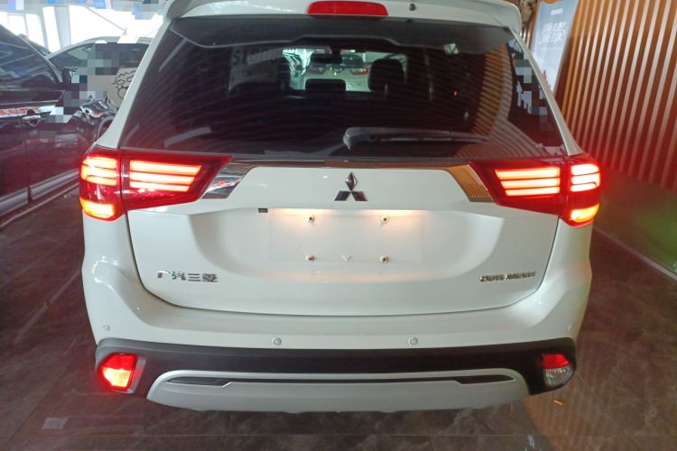 Used Mitsubishi Outlander 2019 2.4L 4x4 Zhi Xiang Edition 5 Seats China VI Standard
