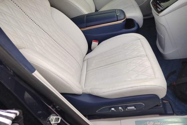 Used Buick GL8 2020 Avenir Avia Four-Seat Luxury Edition
