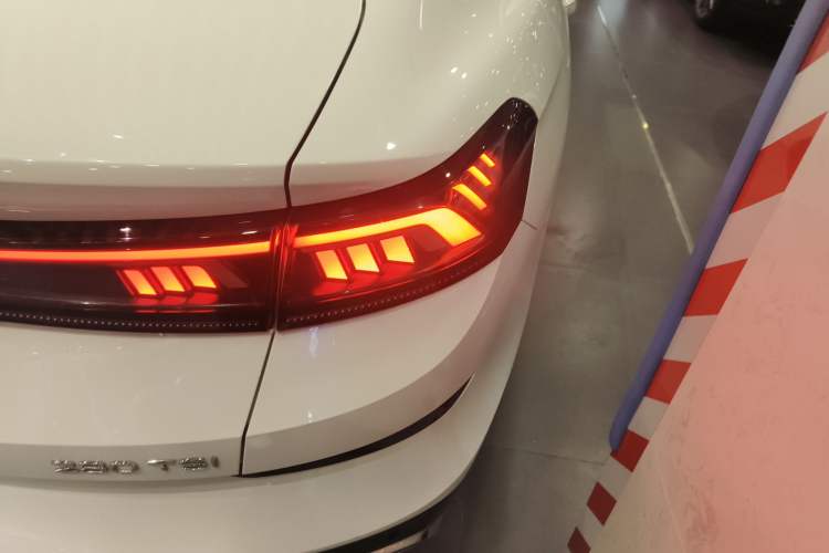 Used Volkswagen Lamando 2022 Lavida L 280TSI DSG Cool & Spicy Edition
