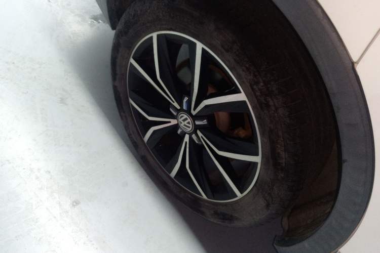 Used Volkswagen Tiguan L 2019 330TSI Automatic Two-Wheel Drive Smart Luxury Version China V Emission Standard