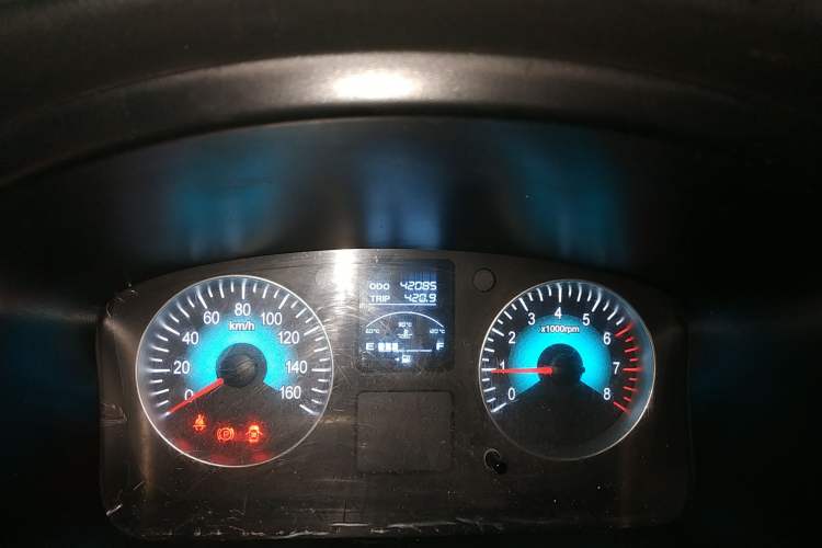 Used Jinbei Gold Hiace 2021 2.0L Passenger Van Travel Lion 6-Seater
