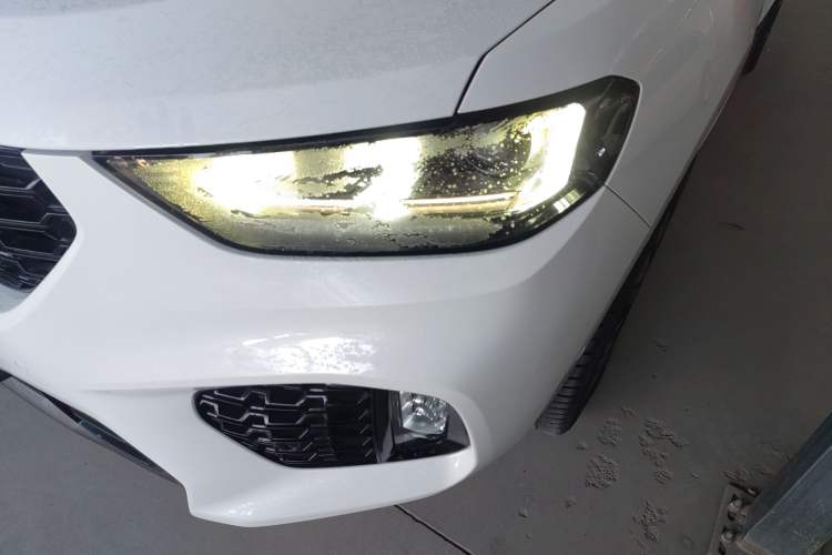 Used Wey VV5 2019 Upgraded Model 2.0T Two-Wheel Drive Flagship Version China V Standard