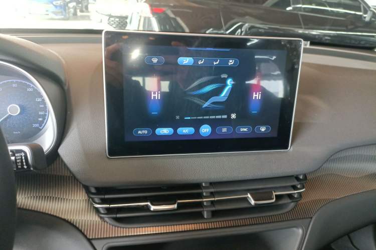 Used Hongqi E-QM5 2022 431 km Charge & Enjoy Edition
