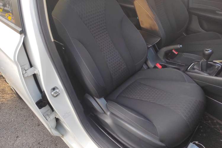 Used Roewe i5 2019 1.5L Manual 4G Connected Langyue Edition
